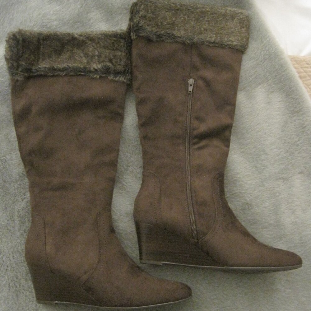 NEW DIRECTIONS YOANA BROWN FAUX SUEDE & FAUX FUR CUFF WEDGE HEEL BOOTS 9.5 NIB